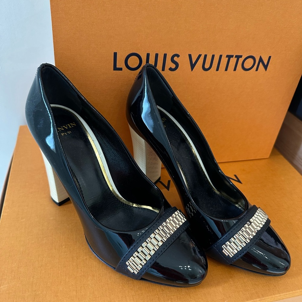 NEW Lanvin Black and White Heels Sleek Silhouette